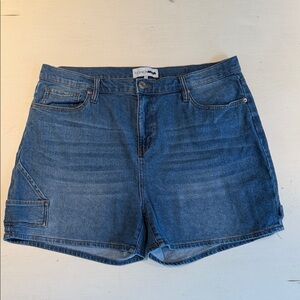 Fashion Nova Blue Jean Shorts sz 16 💙💙💙